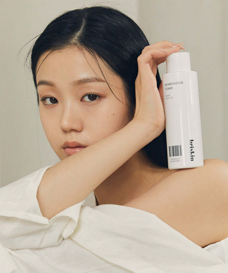 Woman holding a bottle of BRISKIN Selaginella Exopeptide Toner 200ml