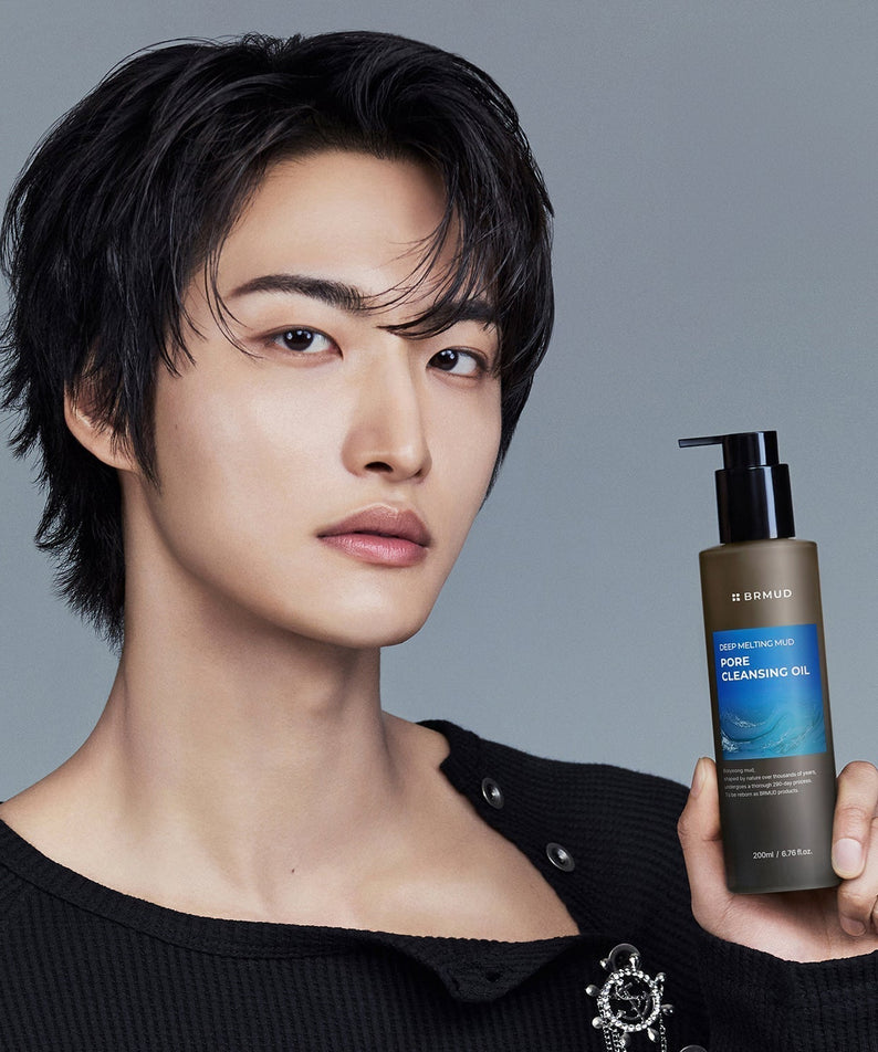 BRMUD Deep melting Mud Pore Cleansing Oil 200ML bottle held by stylish Korean gentleman model – Gentleman Korea men’s skincare product