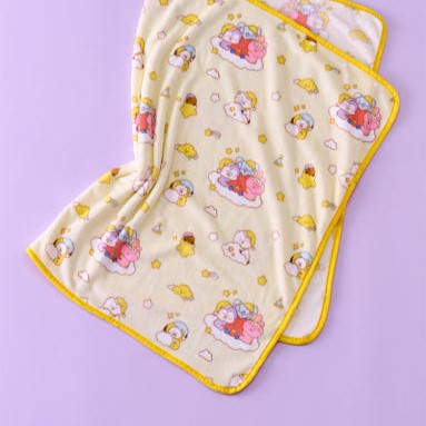 BT21 New Basic Sweet Dream Blanket sur fond violet, couverture douce avec motifs colorés de personnages BT21.