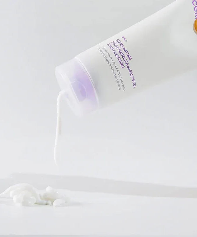 CELIMAX Derma Nature Relief Madecica pH Balancing Foam Cleansing 150ml being poured from tube