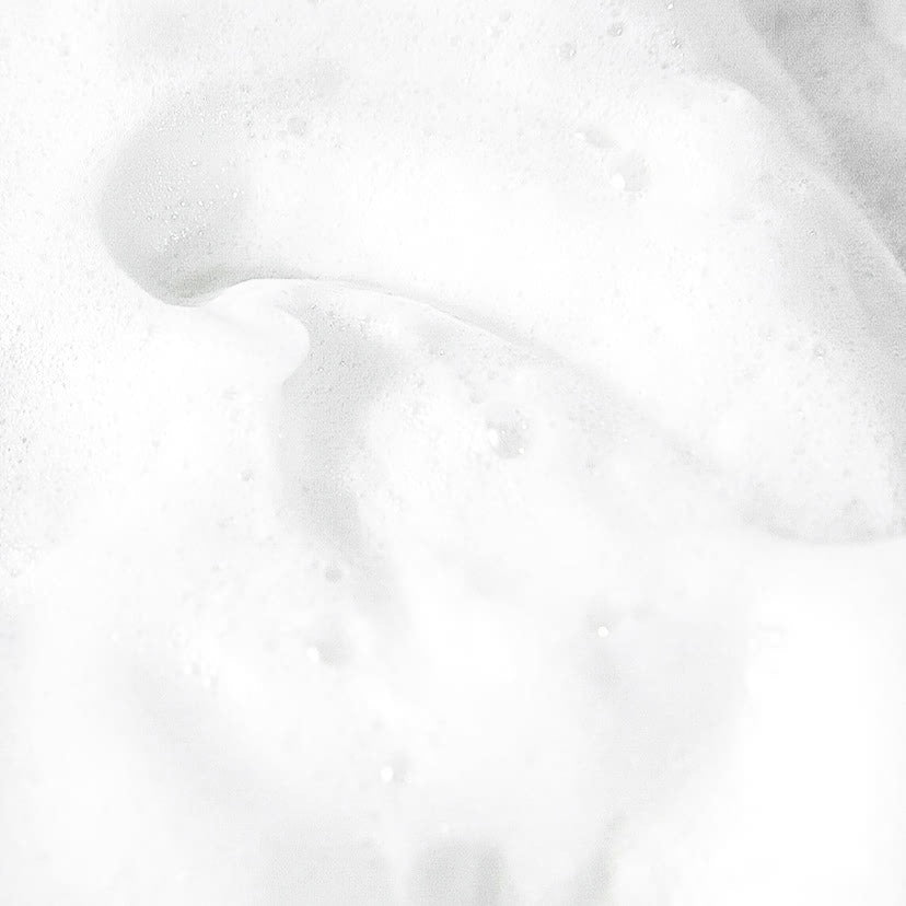 Foamy texture of CELIMAX Ji Woo Gae Baking Soda Deep Pore Foam Cleansing 150ml for deep pore cleansing.