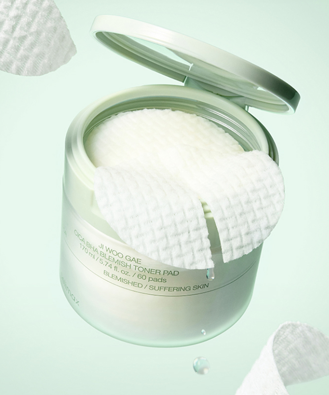 CELIMAX Ji Woo Gae Cica BHA Blemish Toner Pad 60 pads in open packaging with visible toner pads.