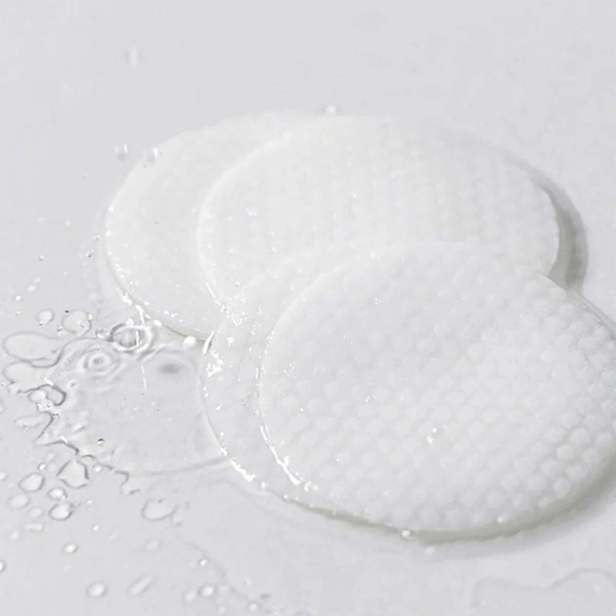 CELIMAX Ji Woo Gae Heartleaf BHA Peeling Pad 60 Pads showing three wet exfoliating pads on a white background