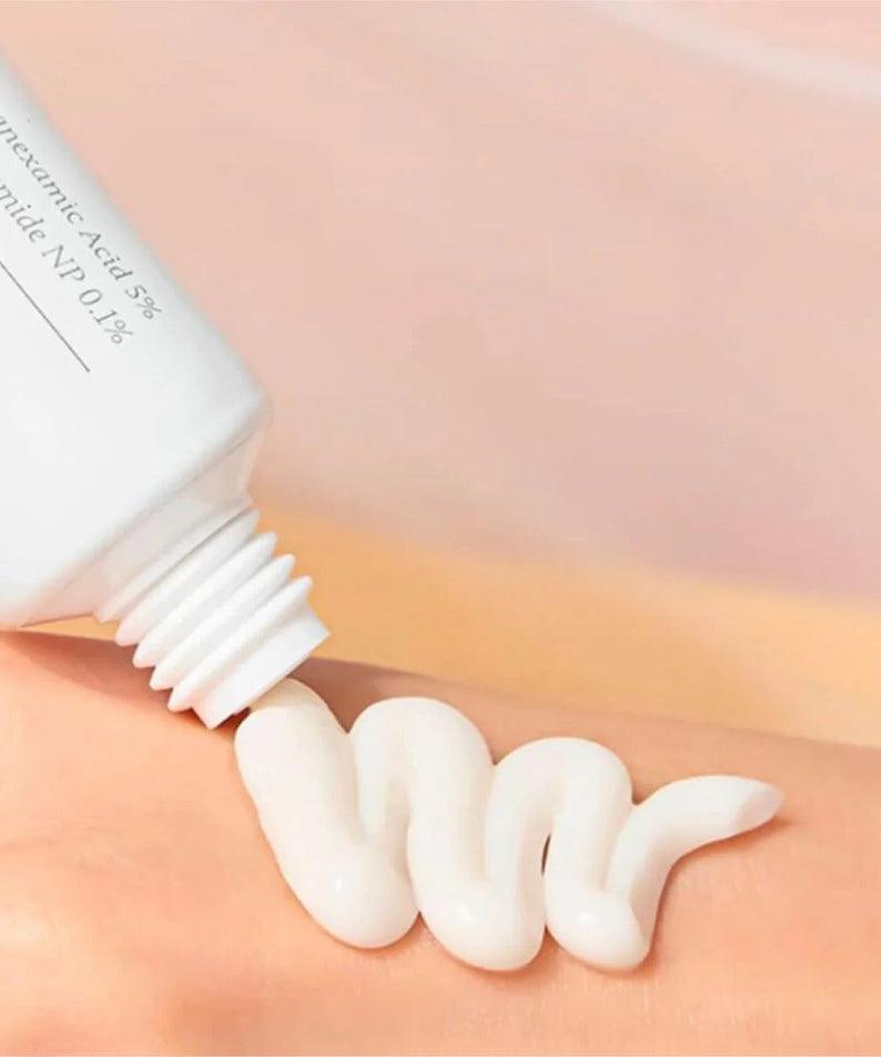 Application of CELIMAX Pore Dark Spot Brightening Cream 35ml on skin, showing cream texture