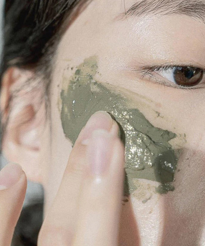 Person applying CELIMAX The Real Noni Refresh Clay Mask 120g