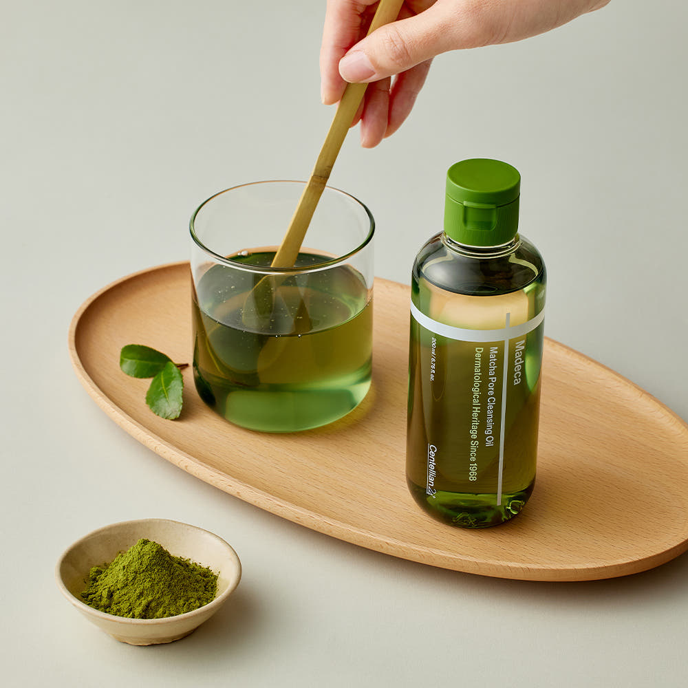 CENTELLIAN 24 Madeca Matcha Cleansing Oil 200ml bottle on tray with matcha powder and drink