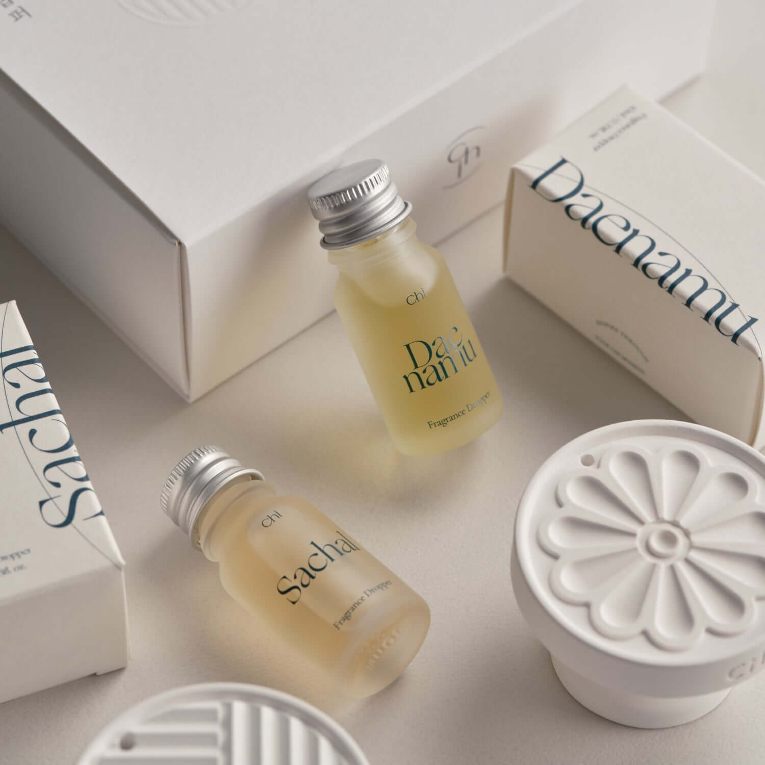 CHWI (CHI) Diffuser & Dropper Set with essential oils and a ceramic diffuser pad, ideal for aromatherapy and relaxation.