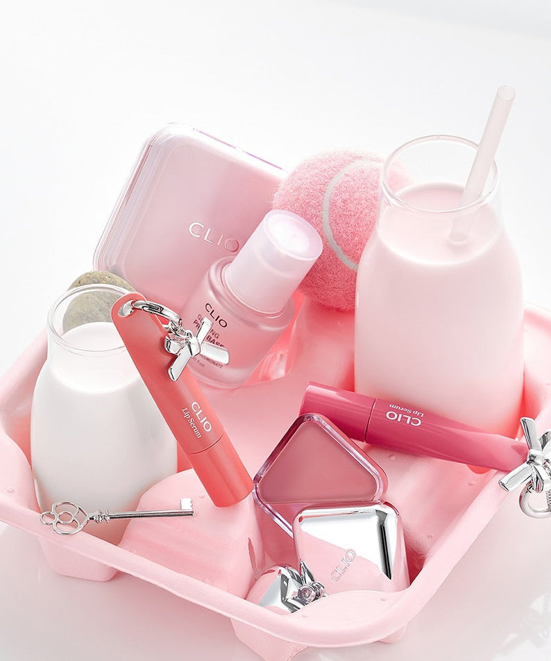 Tray with CLIO Glazing Prep Base 40ml surrounded by beauty products, emphasizing skincare essentials.