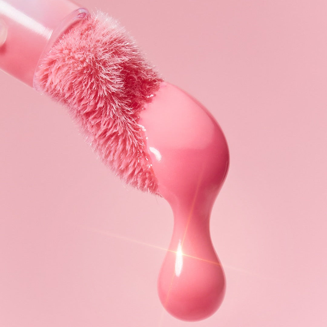 Close-up of CLIO Volume Mate Blur Tint/Gloss applicator with pink gloss.