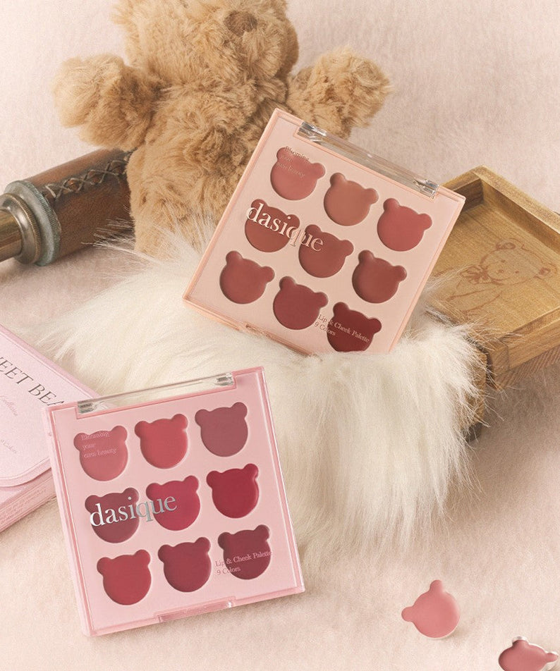 DASIQUE Mood Painting Lip&Cheek #05 #06 My Bear Collection makeup palette featuring bear-shaped blushes and soft pink shades.