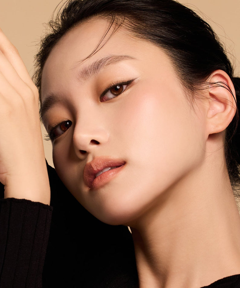 Model showcasing DEAR DAHLIA Perfect Desighning Eyeliner Pencil with a flawless, elegant eye makeup look.