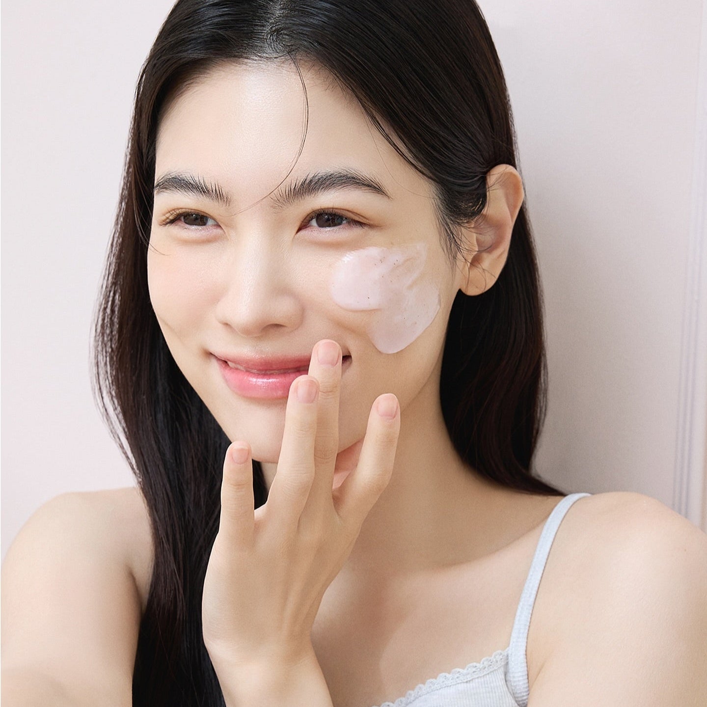 Woman applying DERMATORY Modeling Pack 66g on her face for skincare.