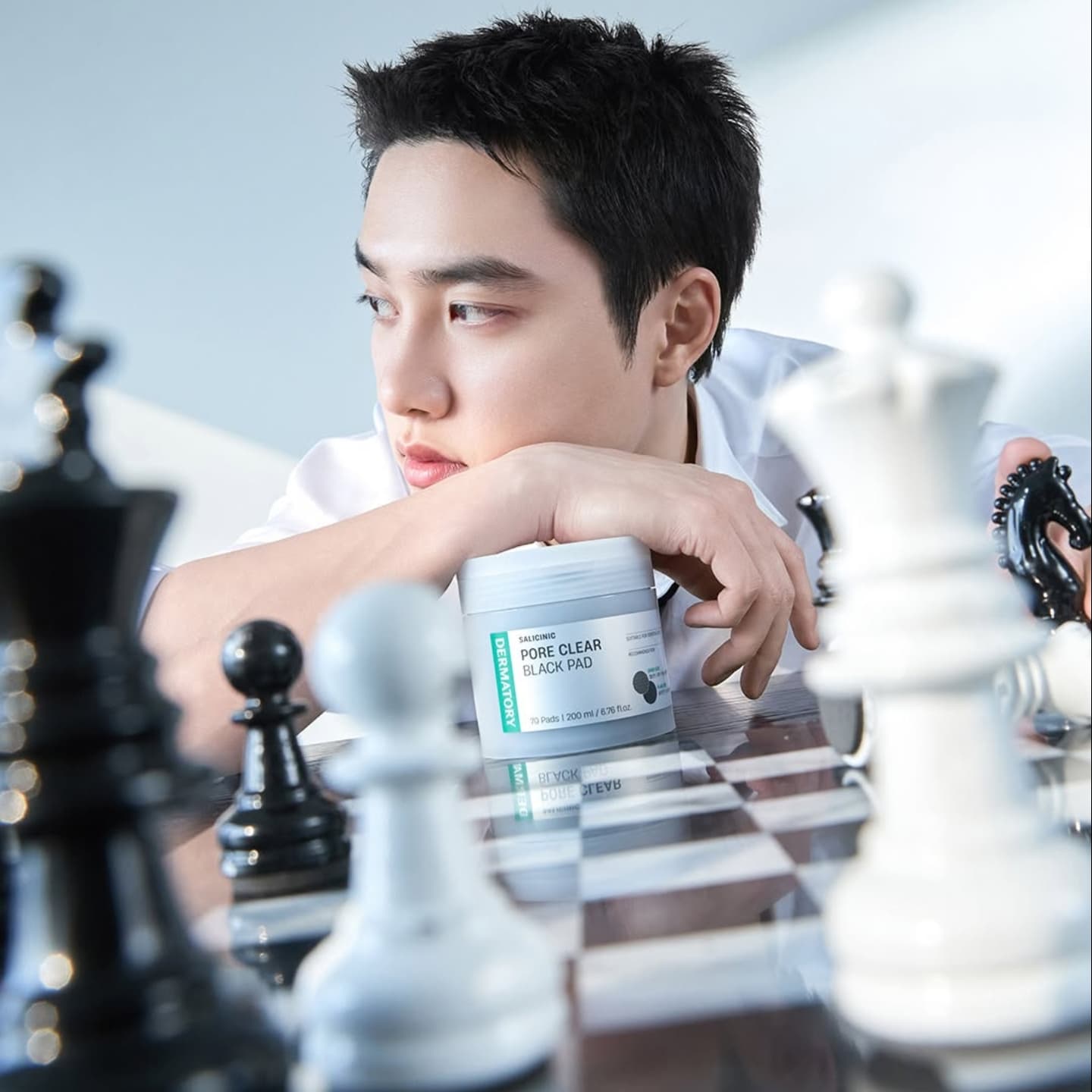 DERMATORY Salicinic Pore Clear Black Pad 70 Pads displayed next to a chess set