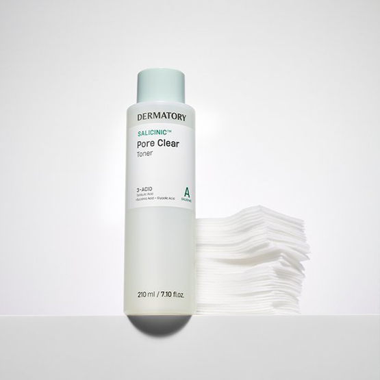 DERMATORY Salicinic Pore Clear Toner 210ml bottle with cotton pads for skincare routine.