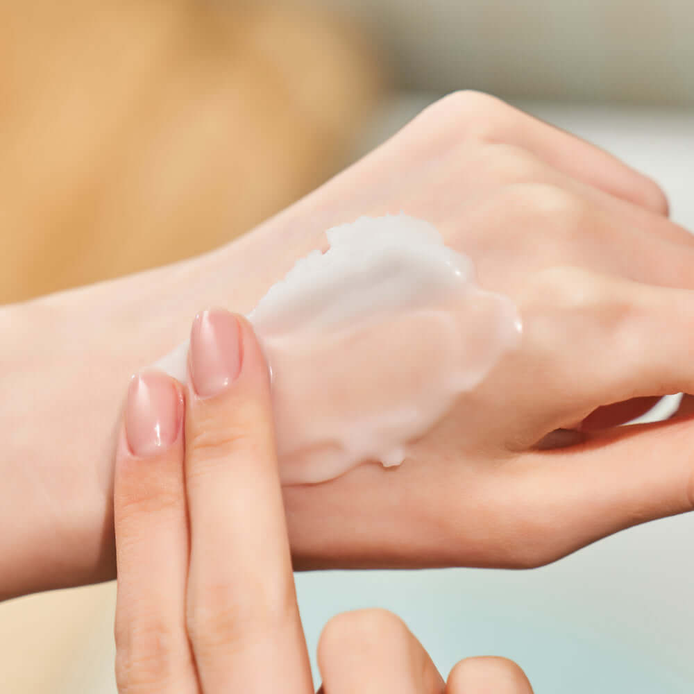 Applying DEWYTREE Hi Amino Pore All Deep Cleansing Balm 90ml on hand for smooth and effective cleansing.