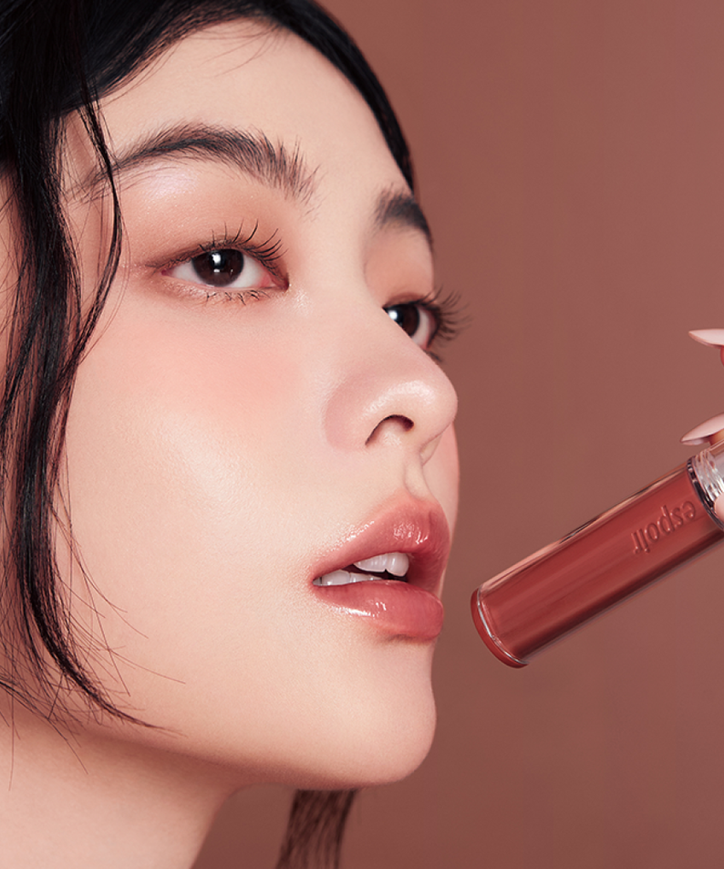 Model applying ESPOIR Couture Lip Tint Glaze [NEW COLOR] on lips