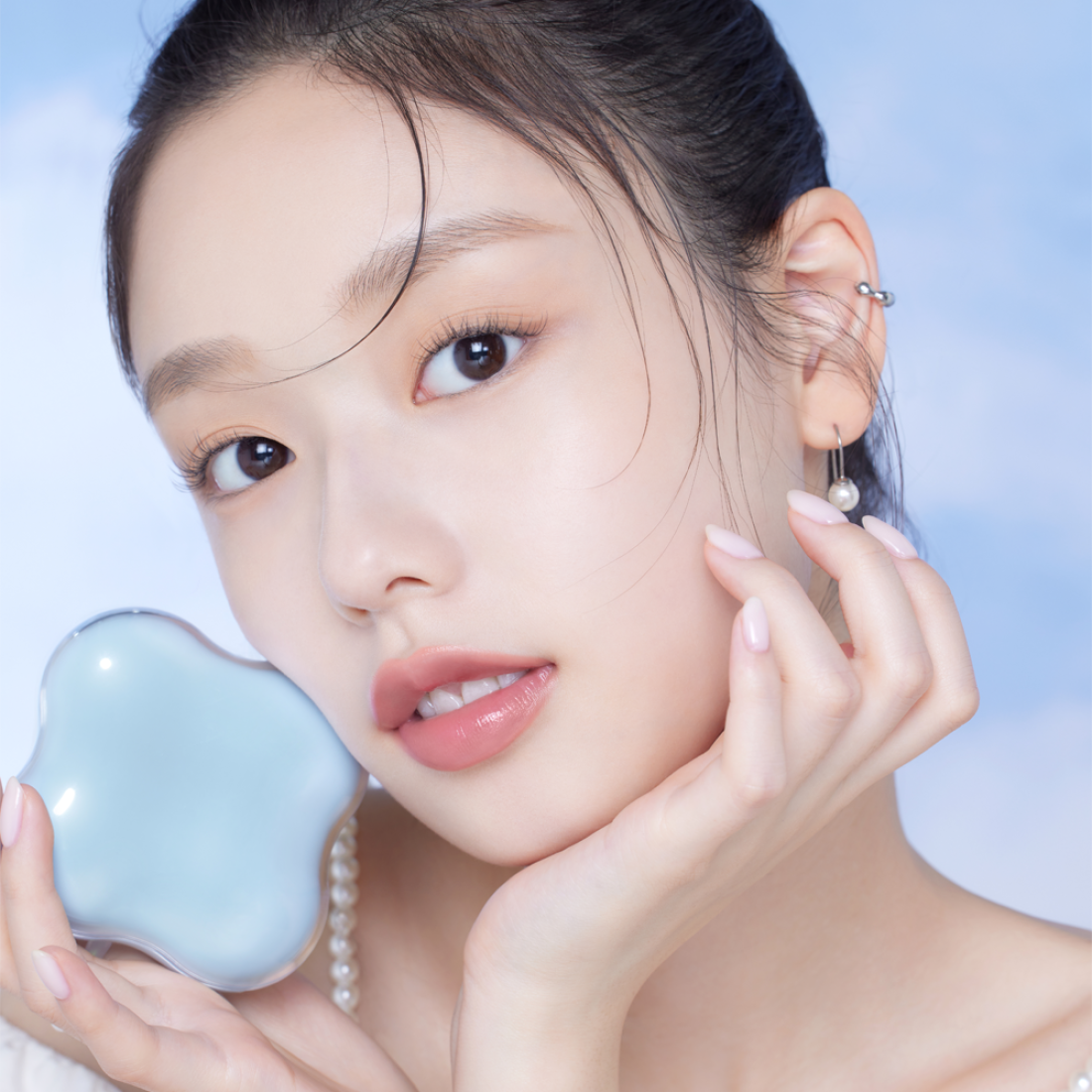Model holding ETUDE Cloud Filter Cushion SPF42/PA+++ 15g, showcasing radiant skin with soft cloud packaging