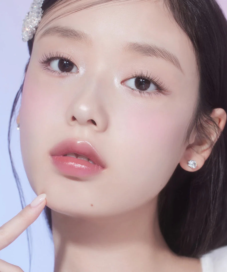 Model wearing pastel makeup from ETUDE Play Color Eyes Mini [Jamstone New Year Collection] showcasing soft, glowing skin and glossy lips.