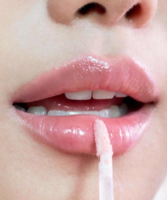 FWEE One Minute Ready Lip Serum applied on lips for a glossy finish
