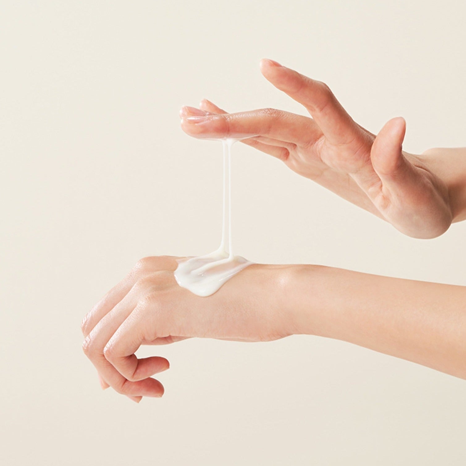Applying GENABELLE Squalane 53 Deep Moisture Serum 30ml to hand for deep hydration skincare routine.