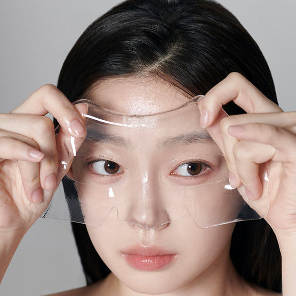 Woman applying GLOW Aloe Hydrogel Mask Pack 3ea for skincare
