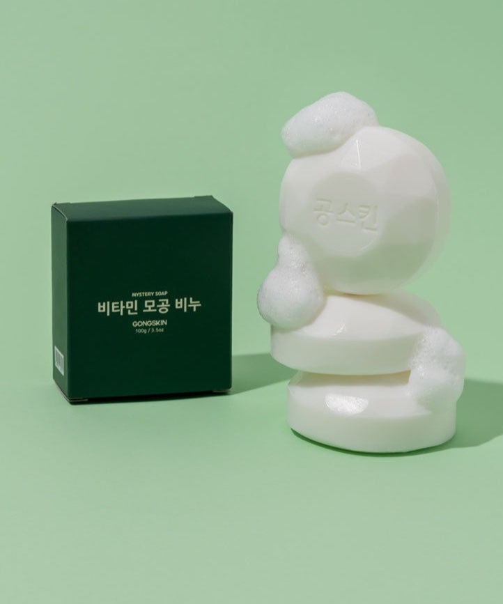 GONGSKIN Aloe Vitamin C Pore Soap 100g with luxurious lather on a green background