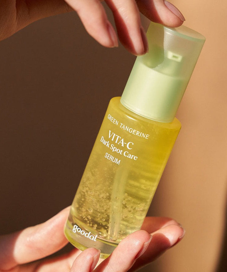 GOODAL Green Tangerine Vita C Dark Spot Serum 30ml displayed in hand