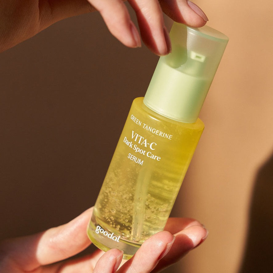 GOODAL Green Tangerine Vita C Dark Spot Serum 30ml displayed in hand