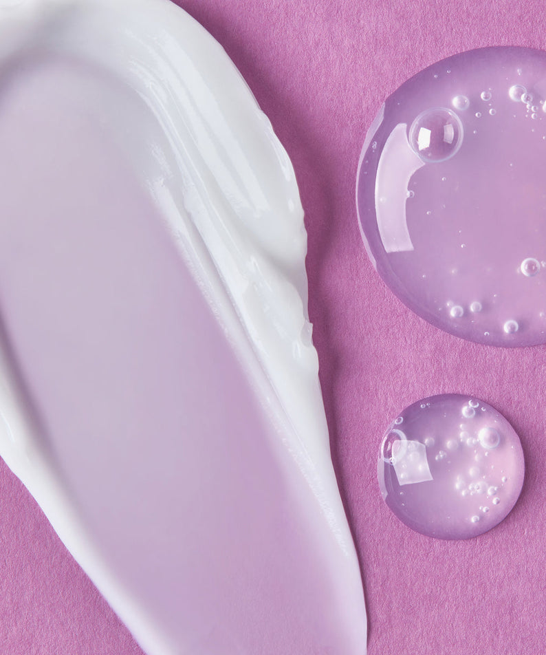 Texture of HANSKIN Collagen Peptide Hydra Ampoule 90ml showcasing cream and gel forms on pink background.