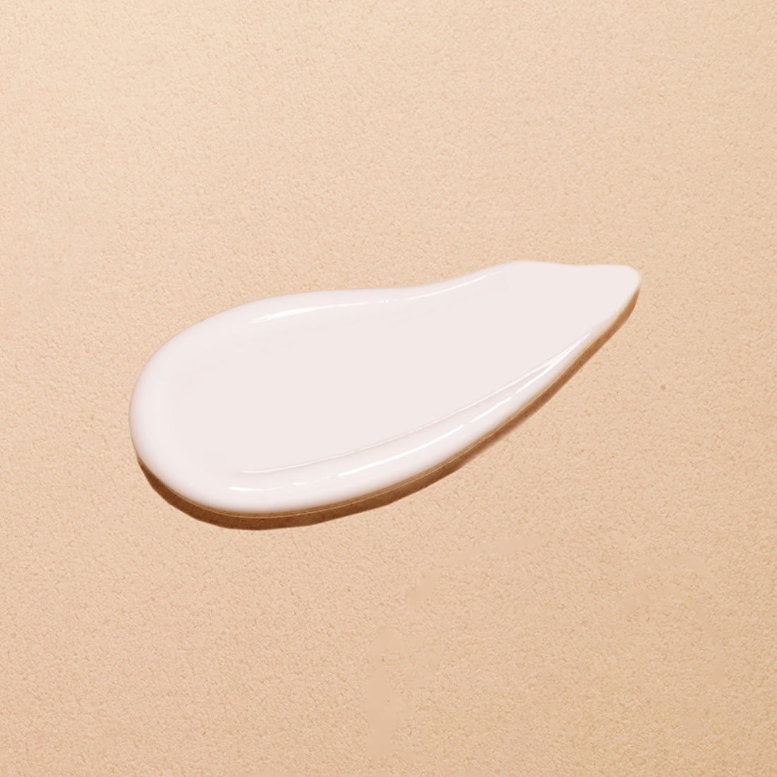 Texture of HANYUL Extreme Emulsion 125ml on a neutral background