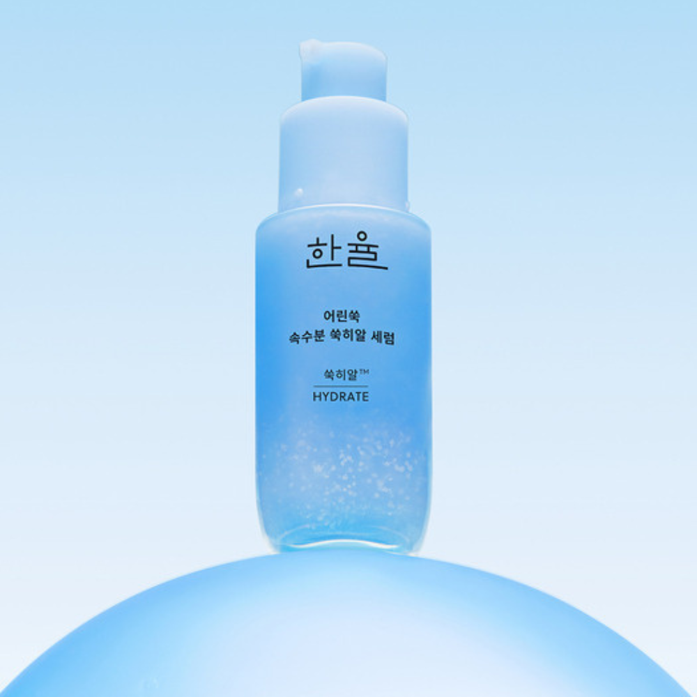 HANYUL Young Artemisia Extract Moisturizing Serum 40ml bottle on blue background.
