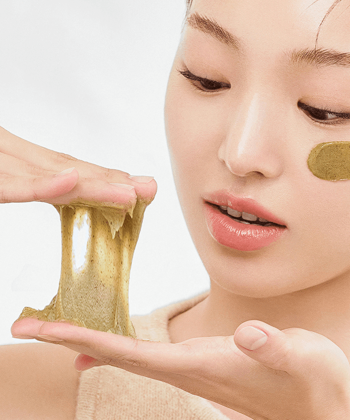 Woman applying HANYUL Young Mugwort Cleansing absorption Pack Foam on skin, demonstrating texture and use