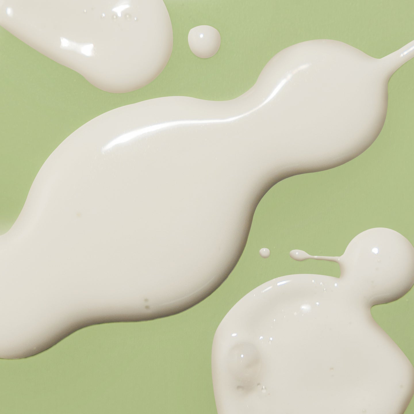 Texture of HARUHARU Black Bamboo Daily Smoothing Body Oil 200ml on a green background