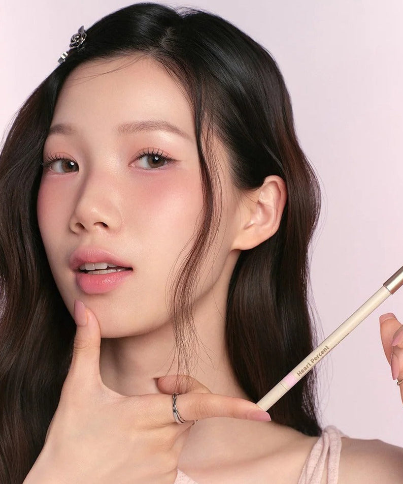 Woman holding HEART PERCENT Dot On Mood Gel Eyeliner Pencil with soft makeup look.