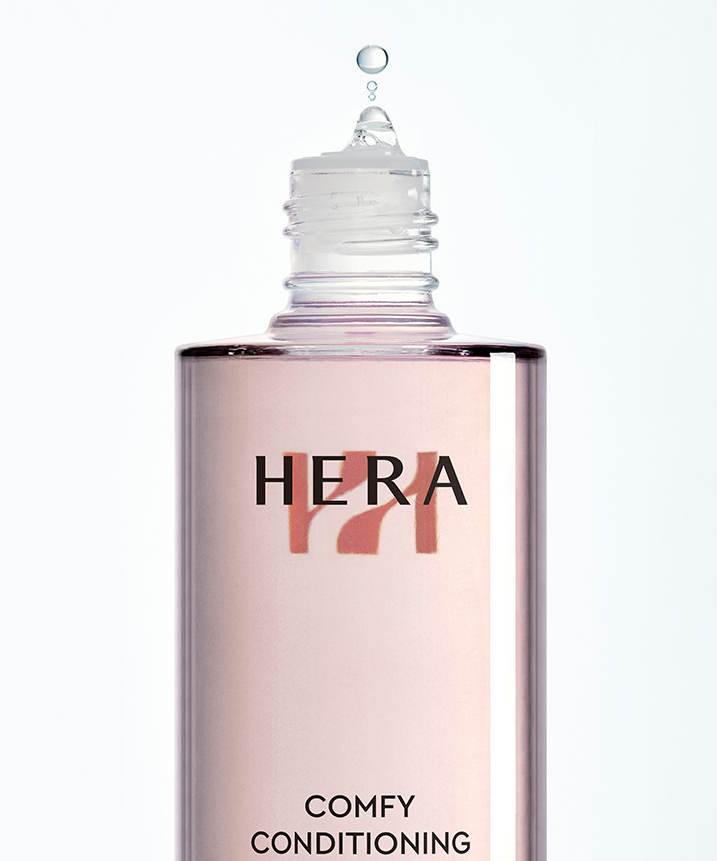 HERA Comfy Conditioning Essence 150g bottle with droplet
