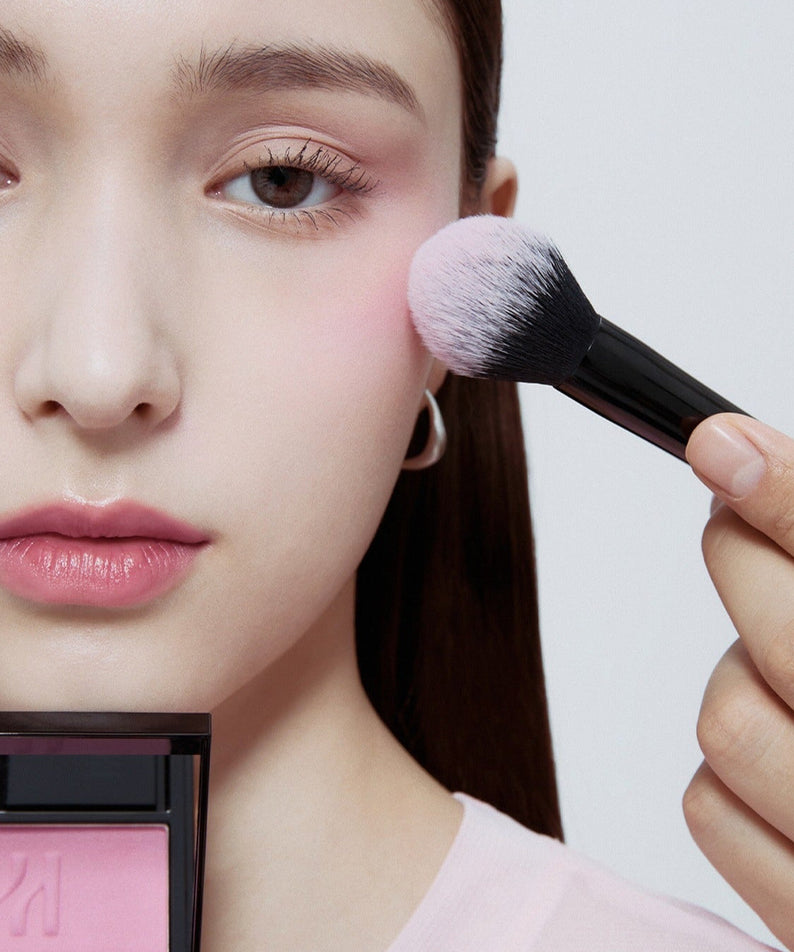 Applying HERA Hera Blush 5.5g for a natural rosy cheek look
