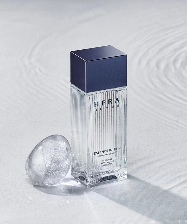 HERA Homme Essence In Skin 125ml bottle product shot by Gentleman Korea for men’s skincare, clear textured glass with navy cap