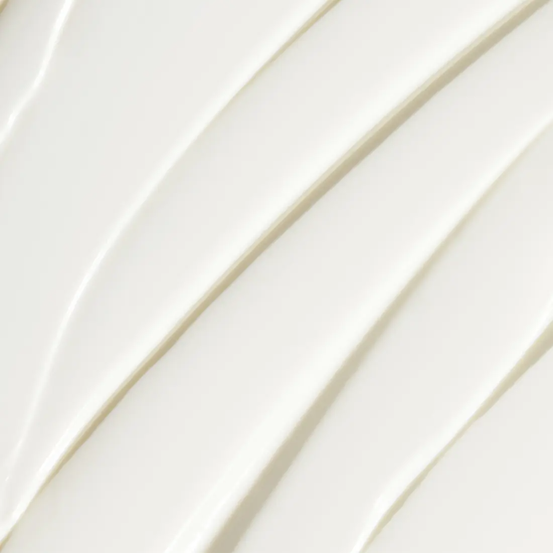 Texture of HERA UV Protector Extreme-Force Leports SPF50+PA++++ cream with smooth white consistency