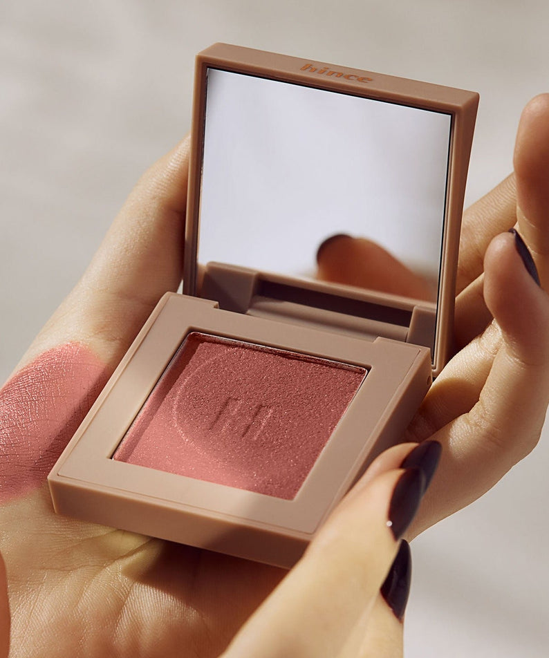 HINCE New Depht Eye Shadow in compact case with mirror, featuring swatch and elegant packaging.