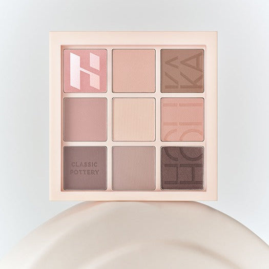 HOLIKA HOLIKA My Favorite Mood Eye Palette with natural shades in a beige compact, perfect for versatile eye makeup looks.
