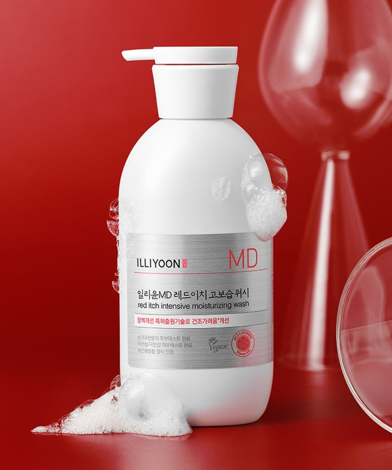 ILLIYOON Redich High Moisture Wash 470g on red background with bubbles and glass props, showcasing the product packaging.