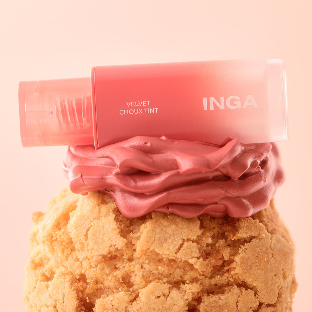 INGA Velvet Stain tube placed stylishly on a dessert-like base