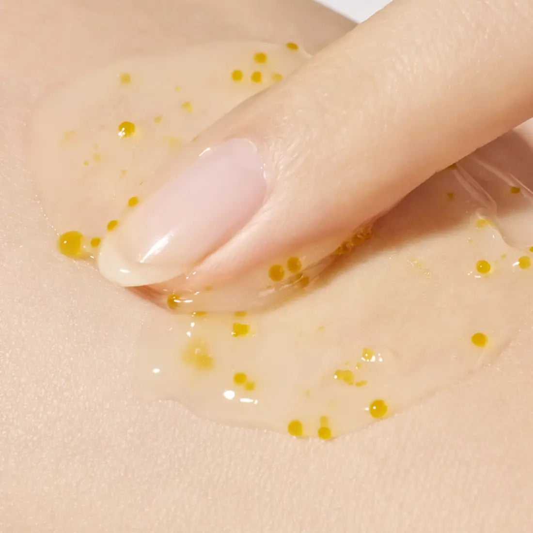Application of INNISFREE Vitamin C Enzyme Brightening Cream 50ml on skin with visible texture and enhanced absorption.