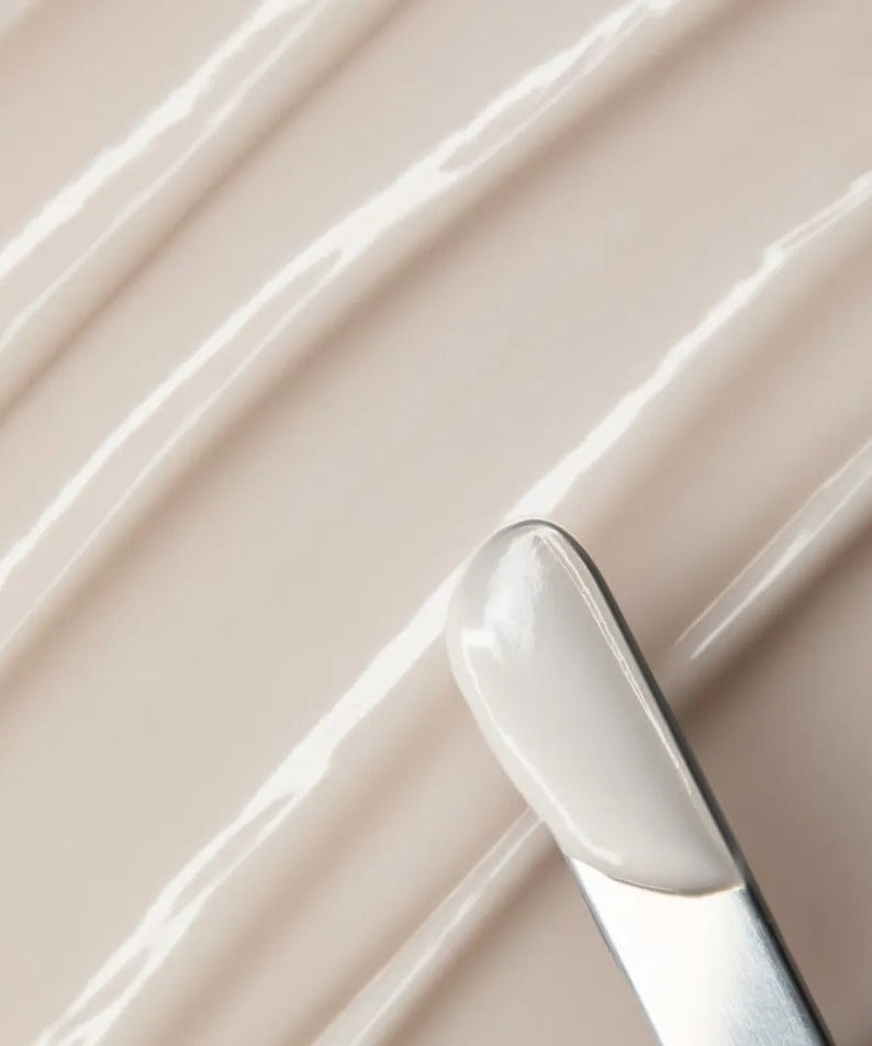 Texture and application of IOPE XMD Stem3 Clinical Recovery Cream 50ml with smooth spreading effect.