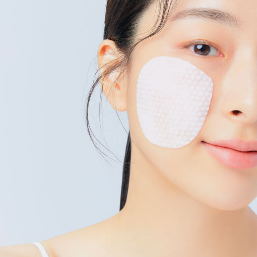 Woman using ISOI Pore Tightening Anti-Sebum Pads 60 Sheets on face for clear skin