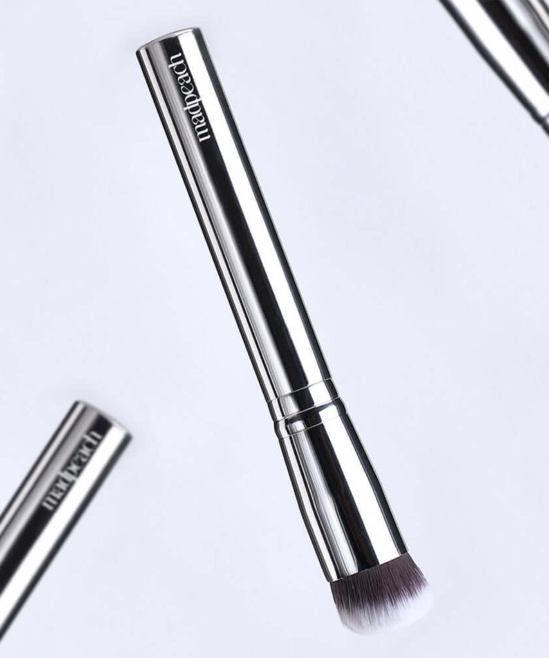 IVI MAD PEACH Soft Touch Makeup Brush with sleek silver design, perfect for professional application.