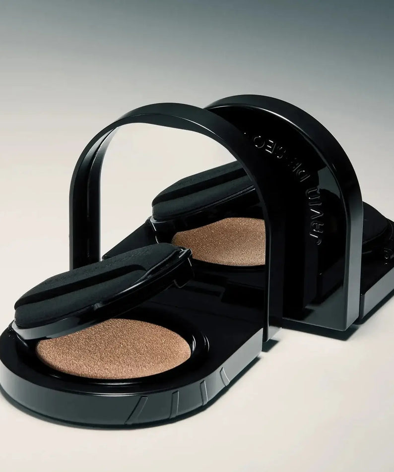 Compact of JAVIN DE SEOUL Wink Cushion Glow 16g with mirror and applicator pad