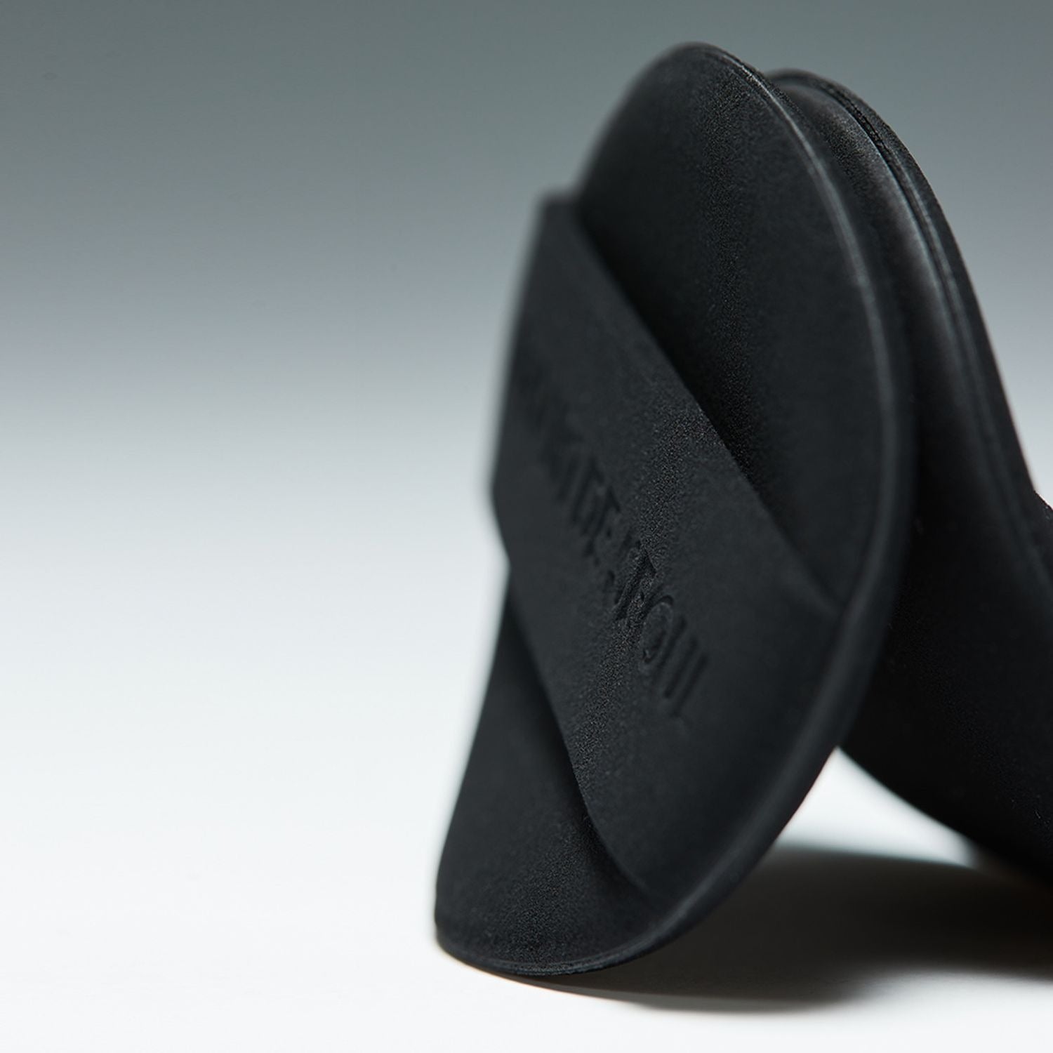 Black cushion sponge for JAVIN DE SEOUL Wink Cushion Glow 16g, highlighting the premium beauty applicator design.