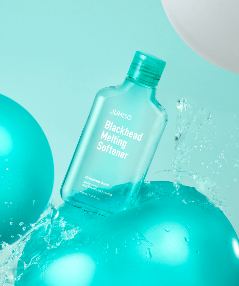 JUMISO Blackhead Melting Softener 150ml bottle surrounded by turquoise balloons and water splash on a light blue background.