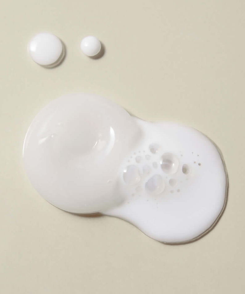 Texture of KAINE Kombu Jelly Oil Cleanser 145ml with creamy and silky white appearance.